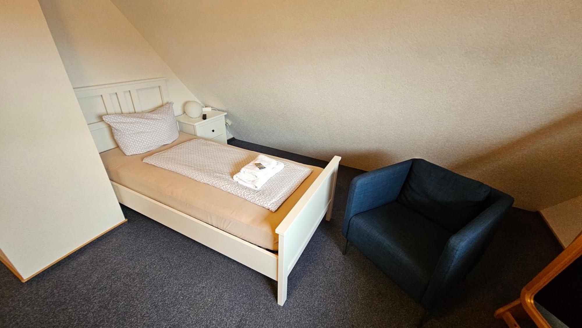 Hotel Dorfkrug Büsum - günstige Altbauzimmer Am Oland Habitación foto