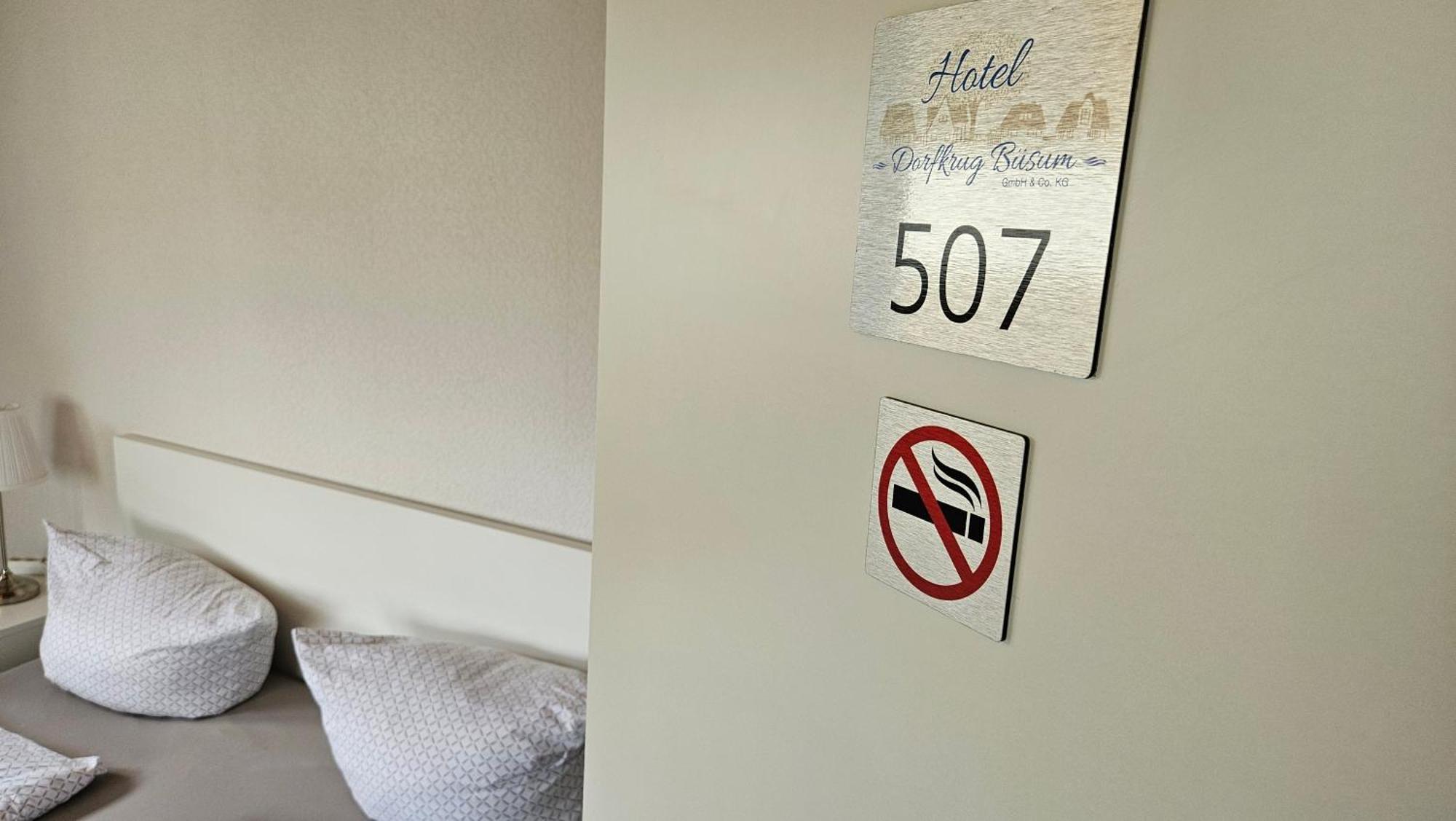 Hotel Dorfkrug Büsum - günstige Altbauzimmer Am Oland Habitación foto