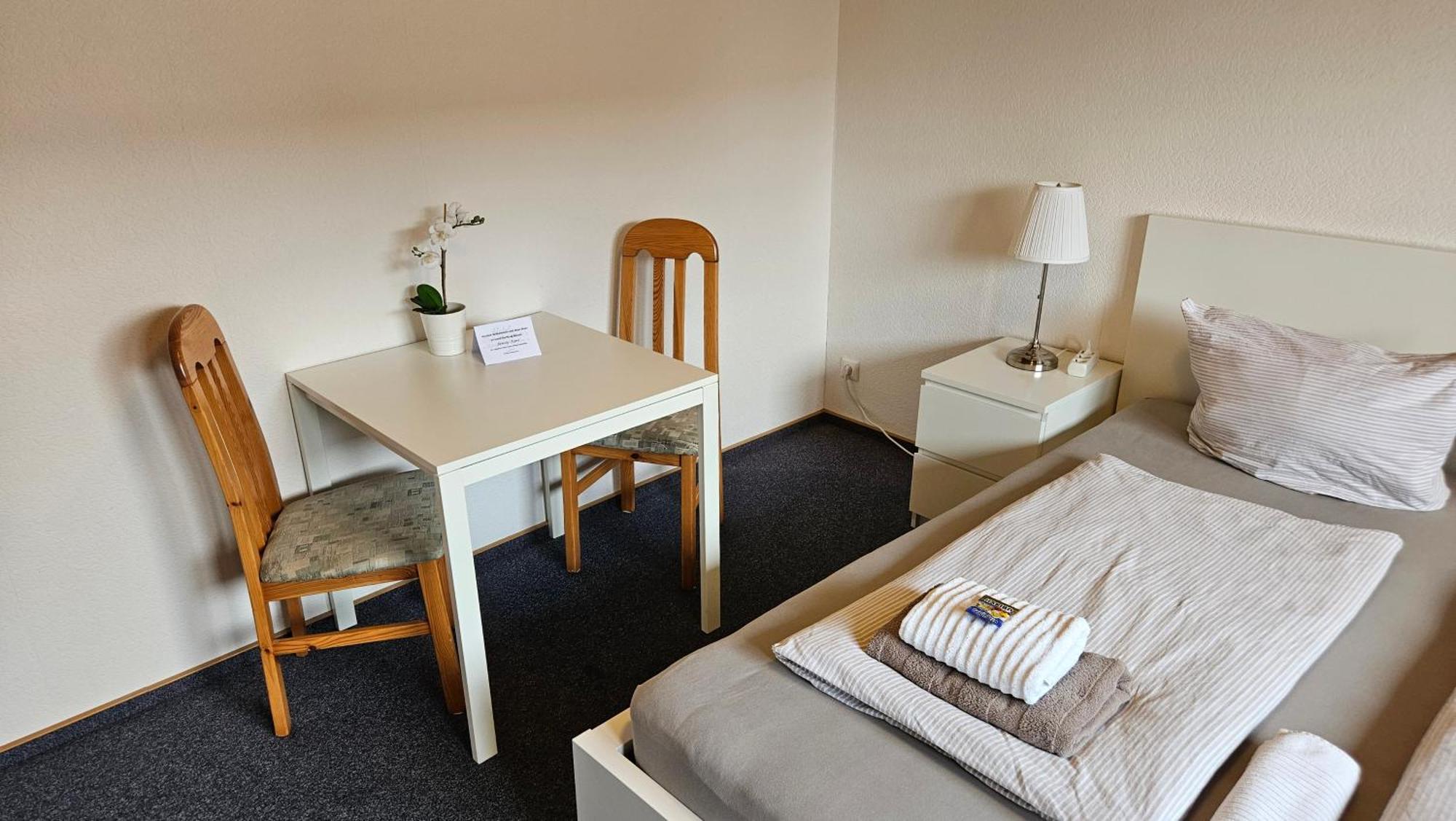 Hotel Dorfkrug Büsum - günstige Altbauzimmer Am Oland Habitación foto