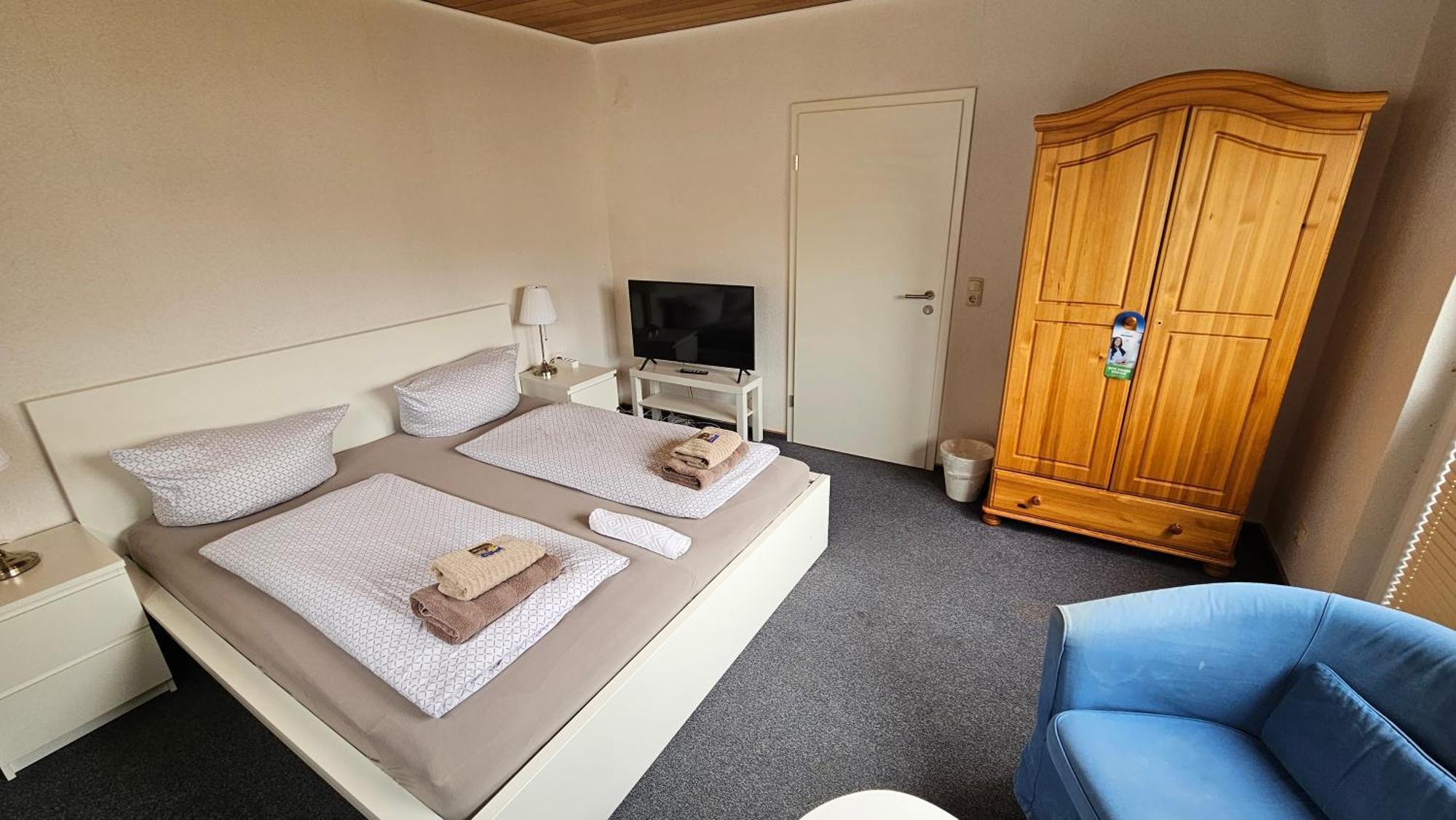 Hotel Dorfkrug Büsum - günstige Altbauzimmer Am Oland Habitación foto