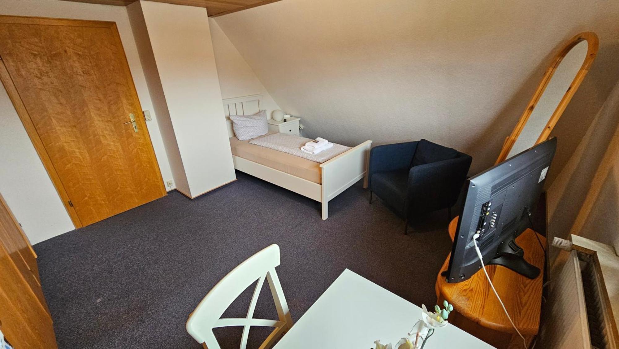Hotel Dorfkrug Büsum - günstige Altbauzimmer Am Oland Habitación foto